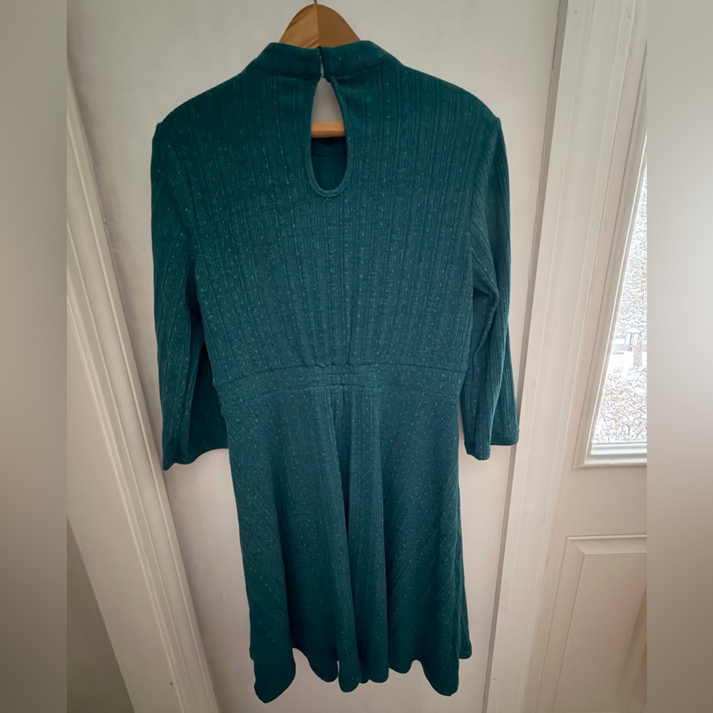 ModCloth size large textured mock neck dress w/long sleeves & keyhole fastening